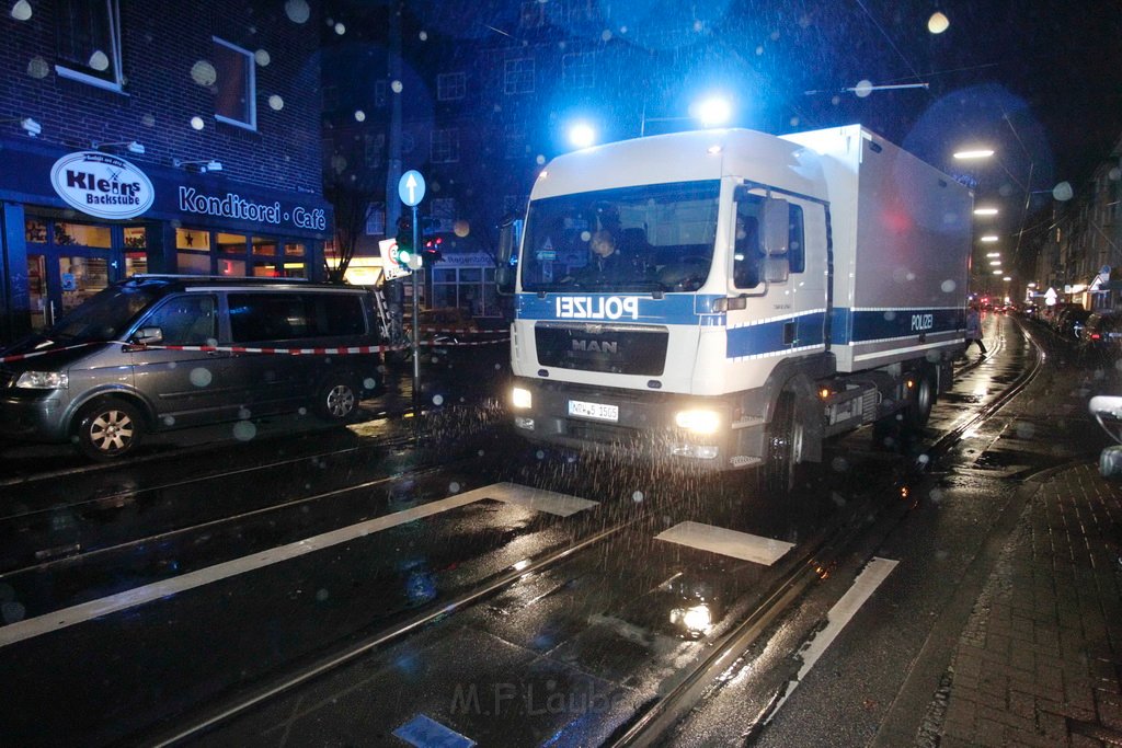 Einsatz BF Verdaechtiges Fahrzeug Koeln Suelz Zuelpischerstr Gustavstr P06.JPG